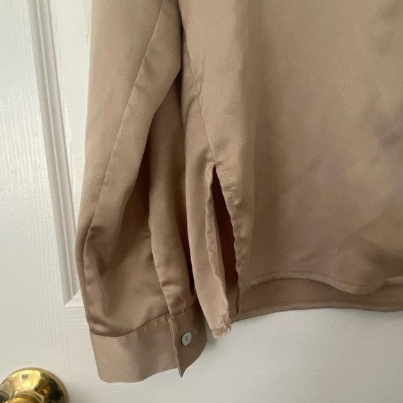 ❣️SOLD❣️Oak + Fort Silk Material Button Down Size XS - Picture 4 of 6